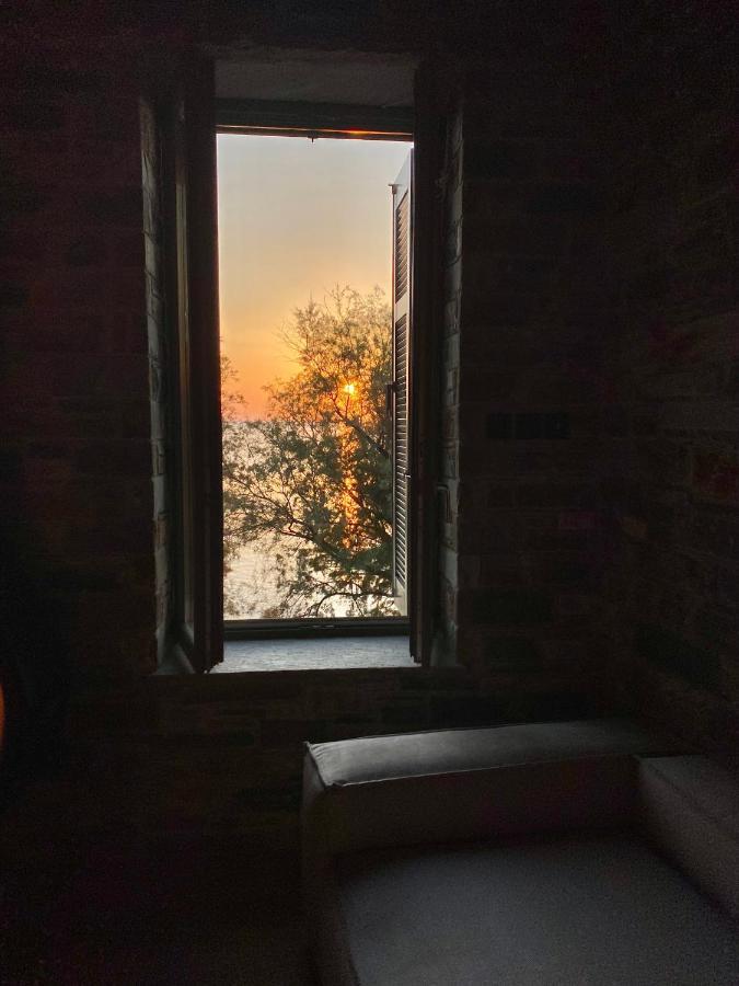 Ej Boutique Suites Milina Bagian luar foto