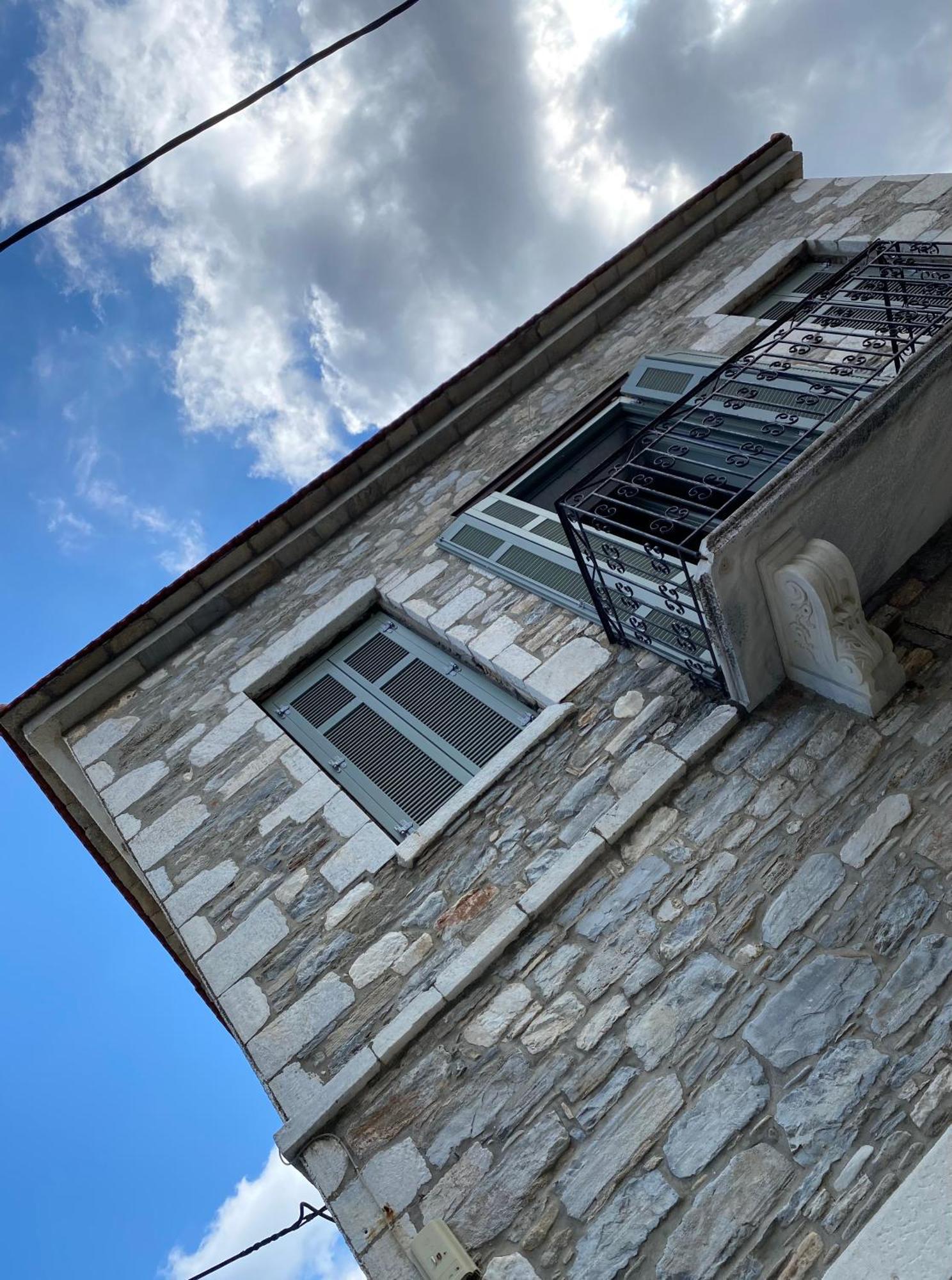 Ej Boutique Suites Milina Bagian luar foto